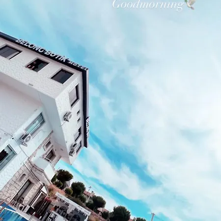 Belong بيت شباب Çeşme